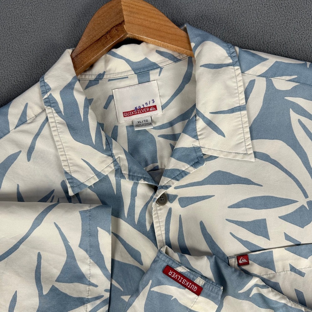 Quiksilver Shirt XL Blue White Tropical Hawaiian Vintage Y2K Surf Skater Beach